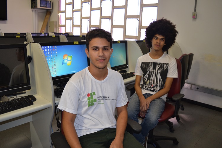 Bruno Bezerra e Lucas Avelar ofertam monitorias de Língua Portuguesa (EJA) e Língua Inglesa na sala S-506, de segunda a quarta, no período vespertino